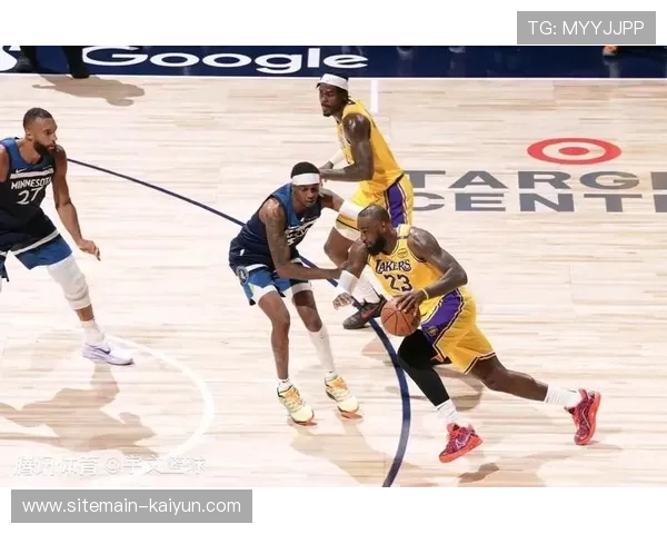 詹姆斯空砍两双创纪录 赛后坦言球队需专注自身